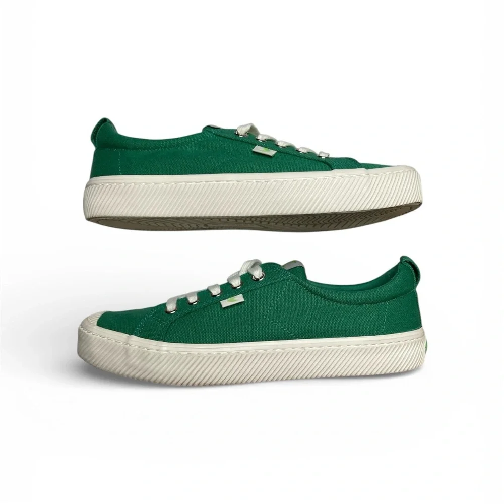 Cariuma Women’s Oca Low Sneakers Green Canvas Low Cap Toe Size 9